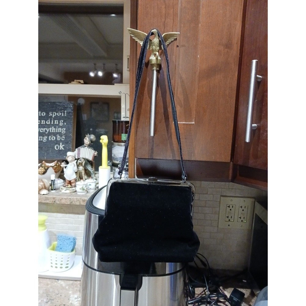 Vtg 90's/Y2K Espirit Black Velvet Evening Purse With Snap Closure.